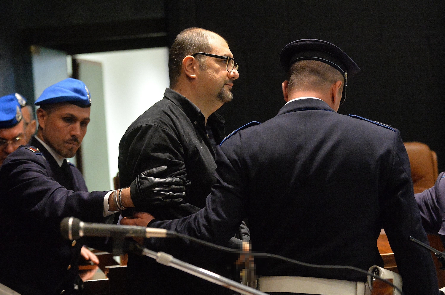 La pista anarchica dietro l’attentato a Schlein i legami sospetti con