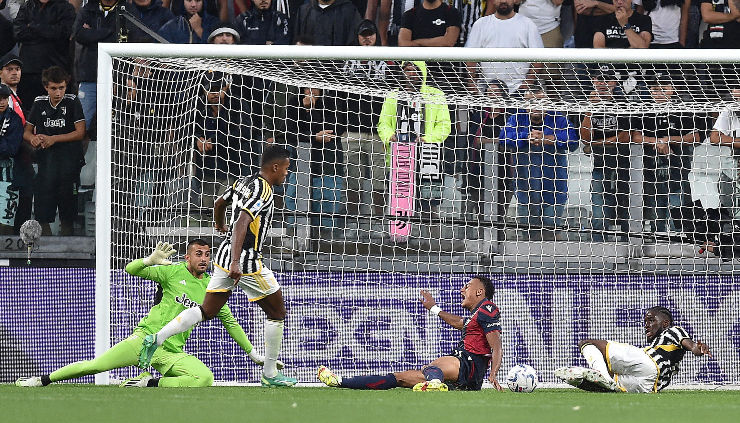 Rigore negato in JuveBologna, l'Aia ammette «Errore evidente». Cosa