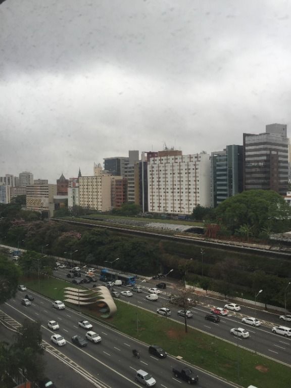 Órulo Conjunto Comercial Rua Maestro Cardim 1251. Av Paulista