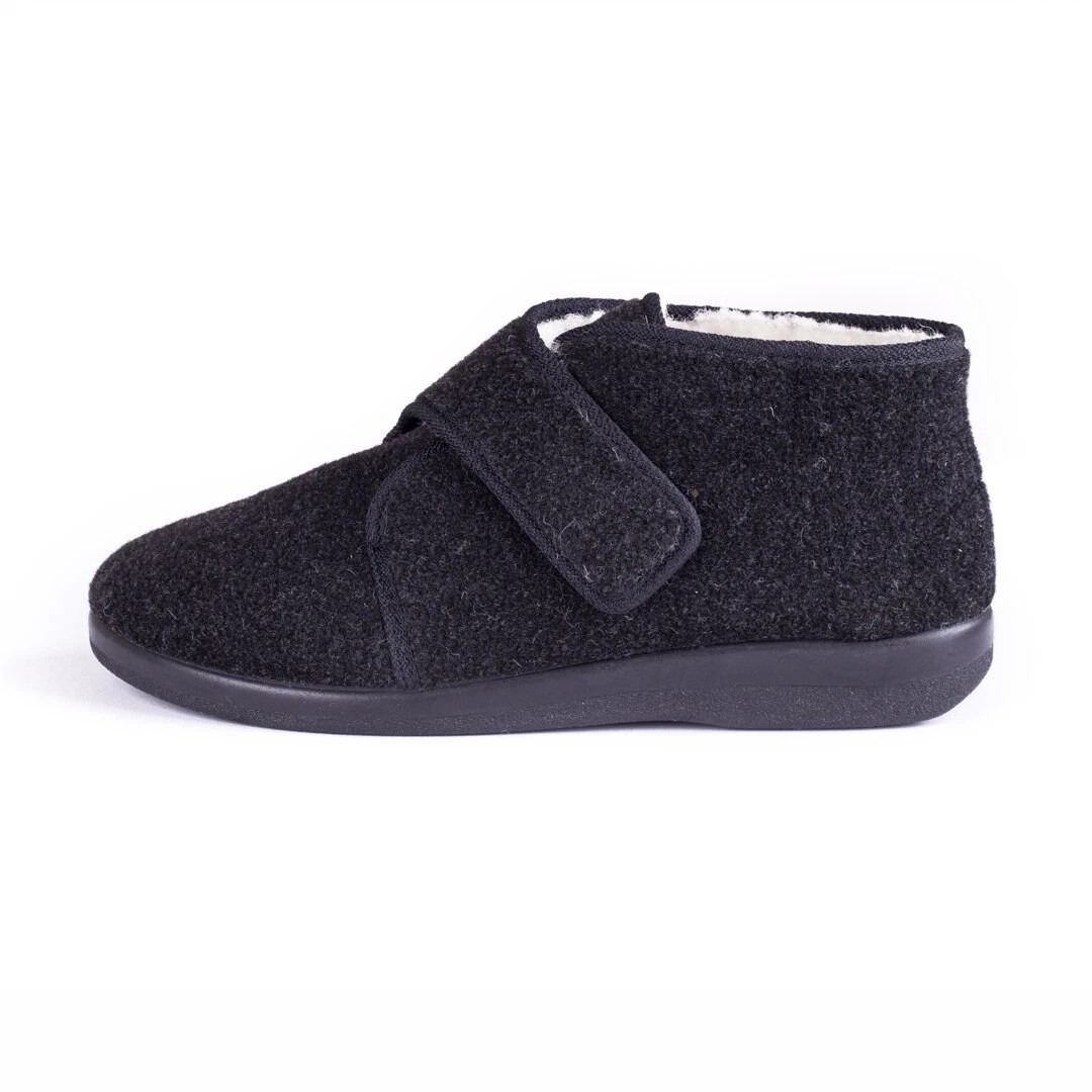 Men's slippers with Velcro fastener black