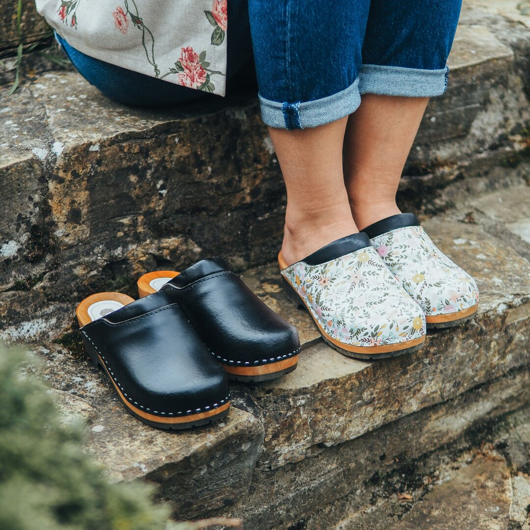 Women's orthopedic clogs with rubber sole Black