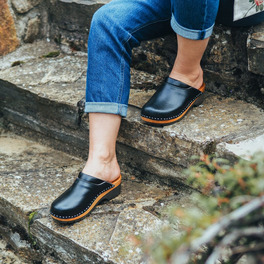 Women's orthopedic clogs with rubber sole Black