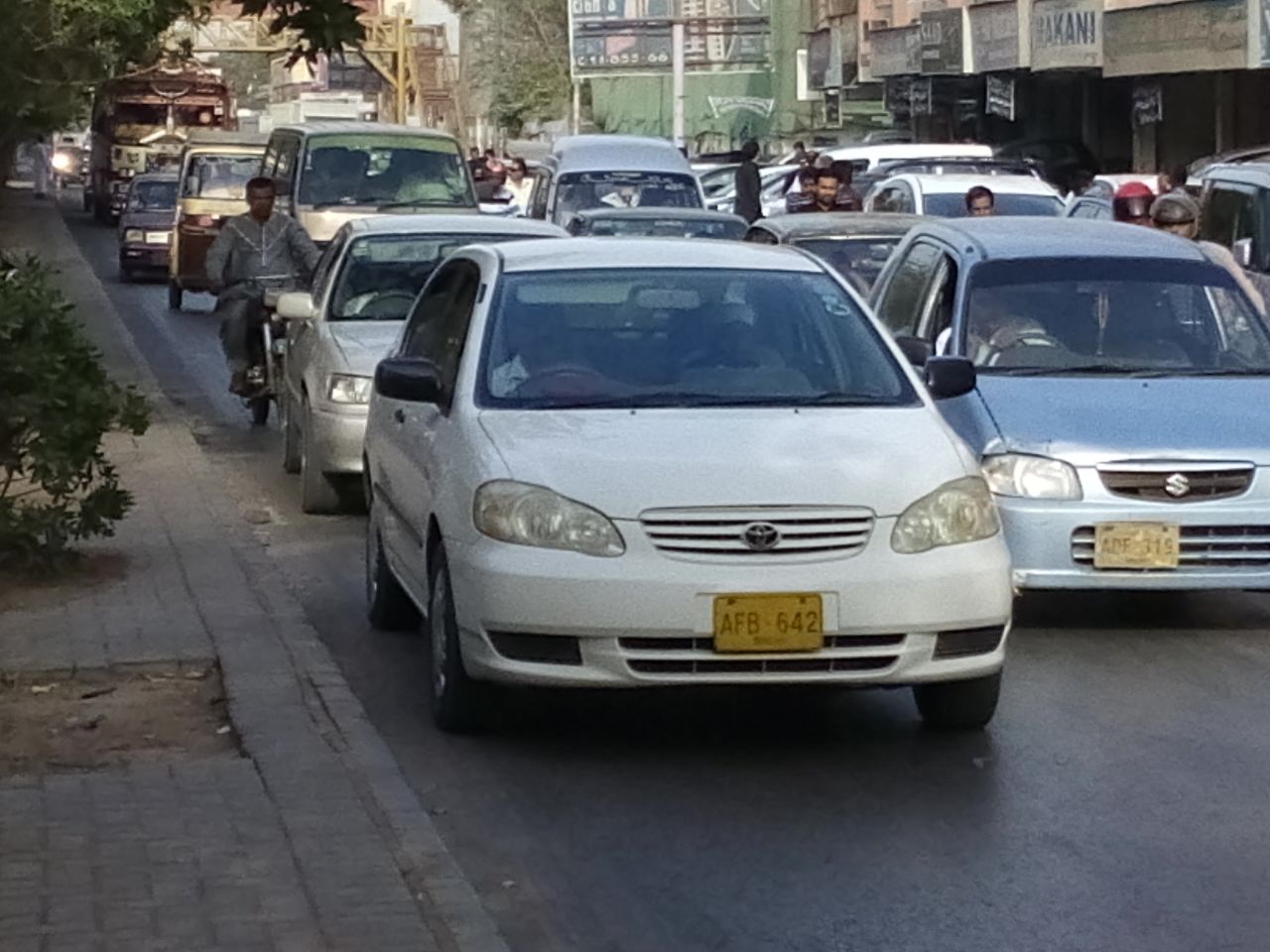 KMC To Take Action Against Car Showroom Owners Who Illegally Occupy