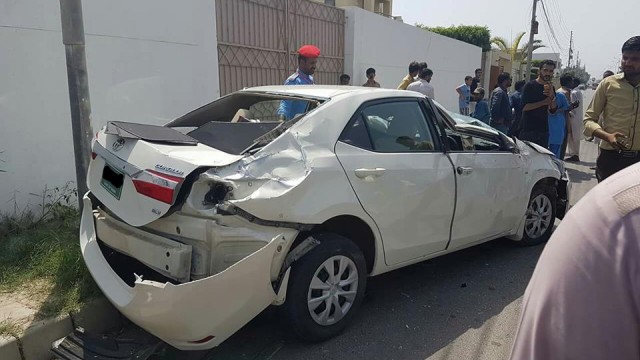 Government Owned Corolla Crashed in Karachi