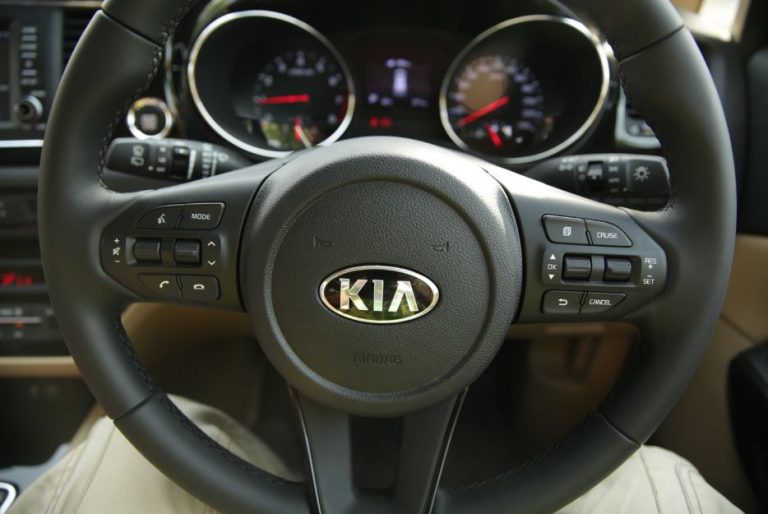 Kia Grand Carnival Vs Hyundai Starex PakWheels Blog