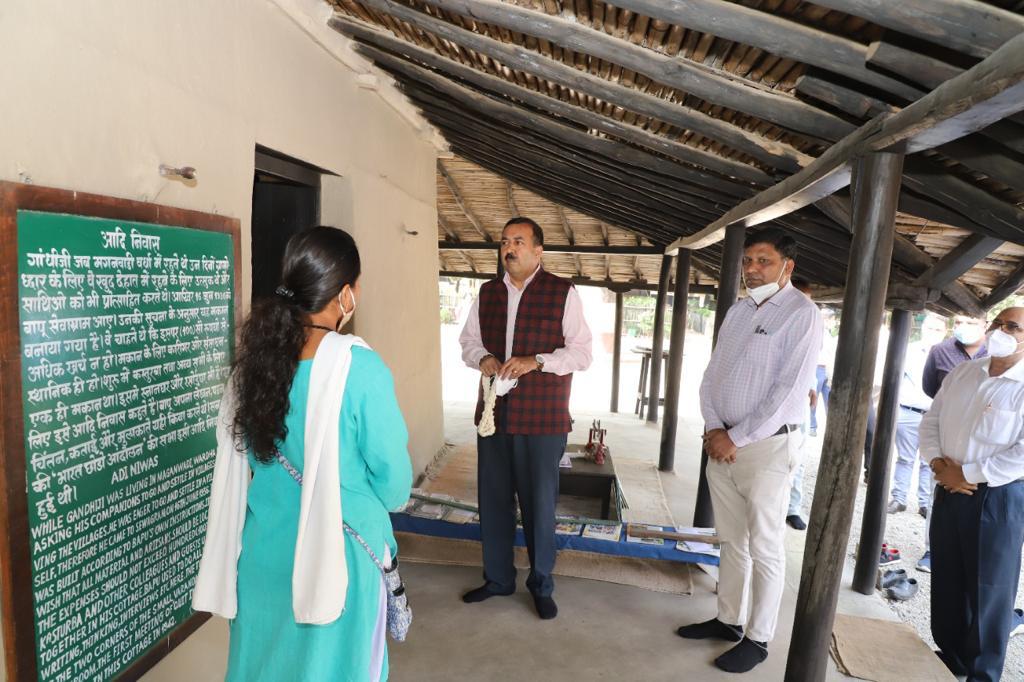 Secretary Food, Public Distribution and Consumers Affairs visits FCI