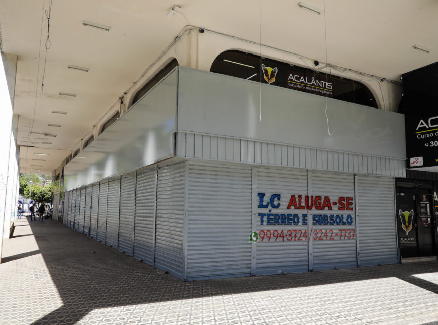 Brasil vive também pandemia de fechamento de fábricas e
