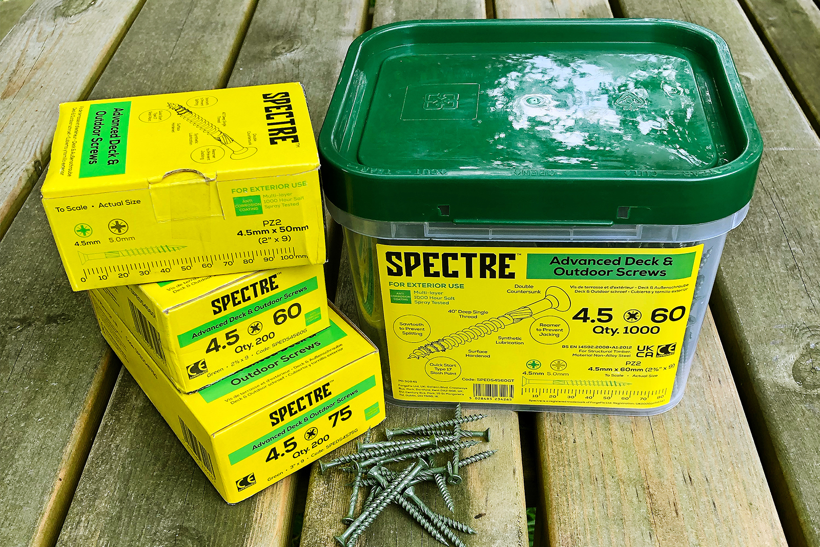 Spectre launches Decking Screws and ‘Trade Pack’ Professional Builder
