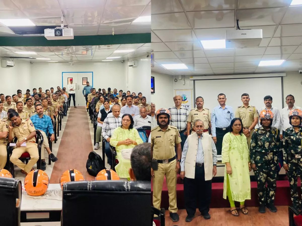 Pune Helmet distribution program in Hadapsar Police Station