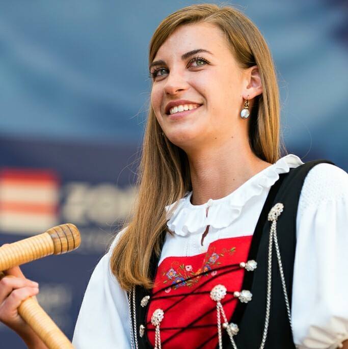 Lisa Stoll Songs, Lieder & Infos RauteMusik.FM
