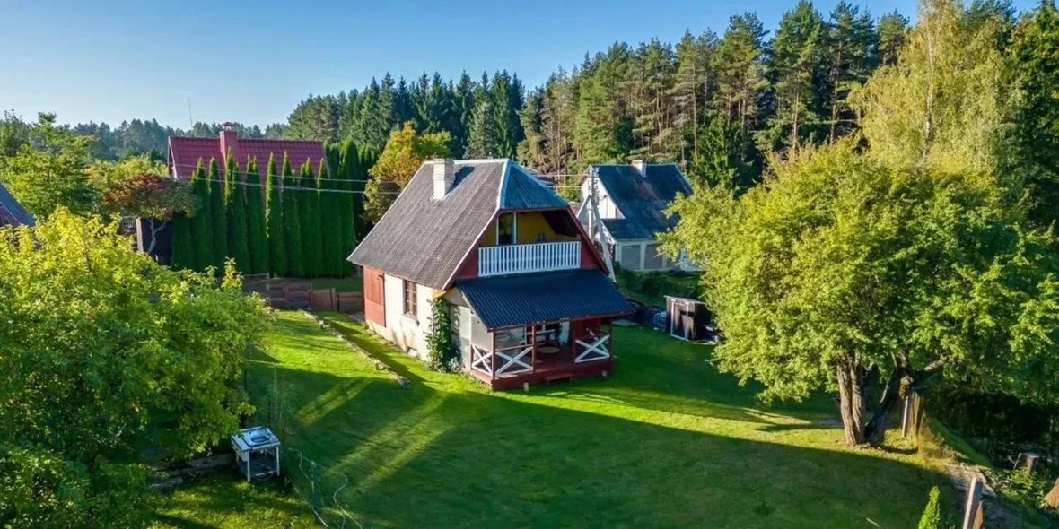 Just 20 km from Vilnius. In Lithuania, a cozy cottage is on sale for €