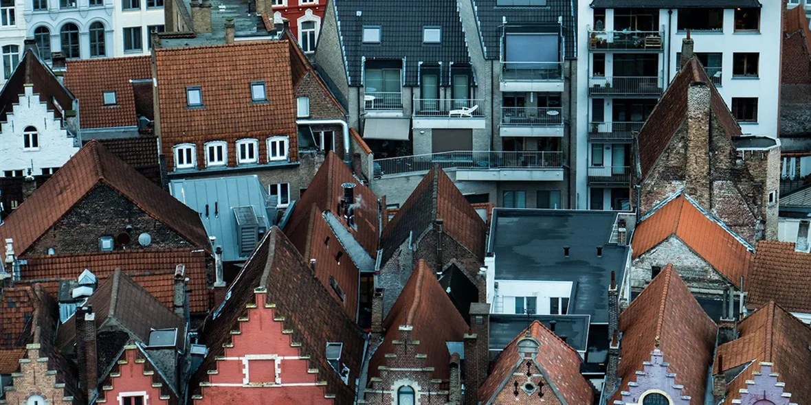 «A small housing in the centre of Brugge. In Belgium an unordinary