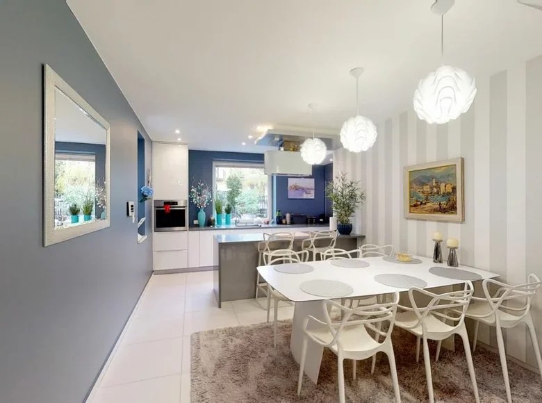 4 room house for sale in Warsaw, Poland for €548,050 listing 2016181