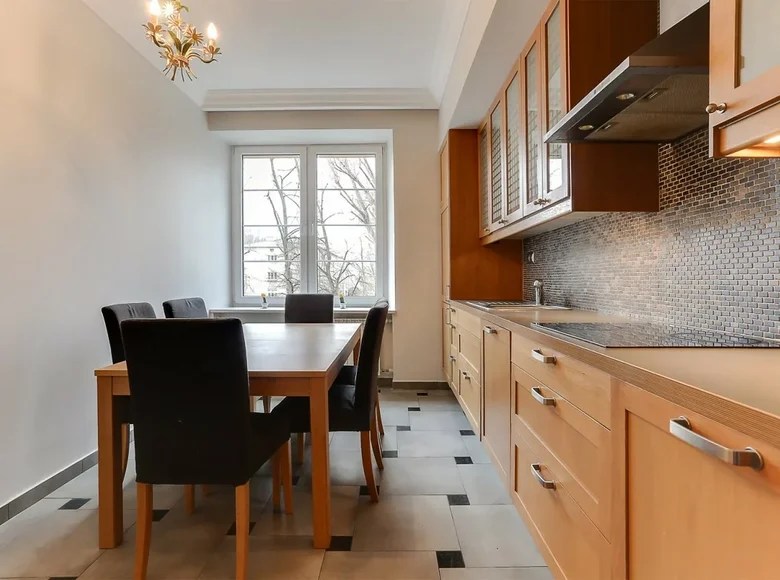 Monthly rental 3 room apartment, 85 m², €1,389 Warsaw, Poland