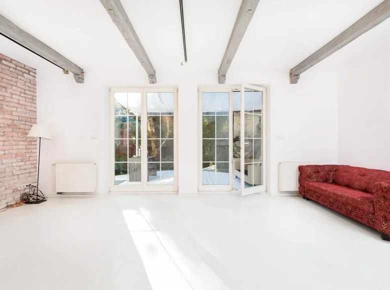 Commercial property 4 rooms for sale in Krakow, Poland for €445,791