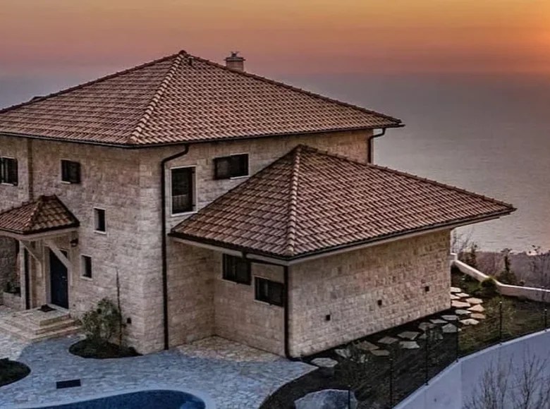 Commercial property 3 bedrooms for sale in Petrovac, Montenegro for €