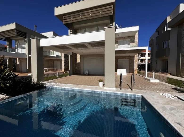 4 bedroom Villa for sale in Nikiti, Greece for €1,000,000 listing