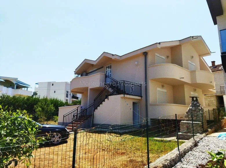 6 bedroom house for sale in Ulcinj, Montenegro for €185,000 listing