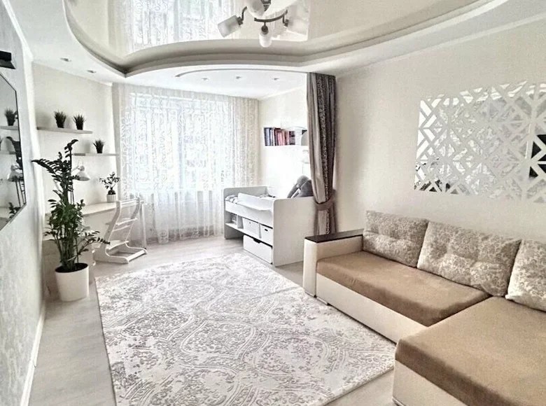 1 room apartment with double glazed windows, with with furniture for sale in Minsk