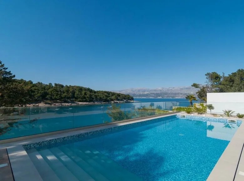 6 bedroom villa for sale in Splitska, Croatia for €2,400,000 listing