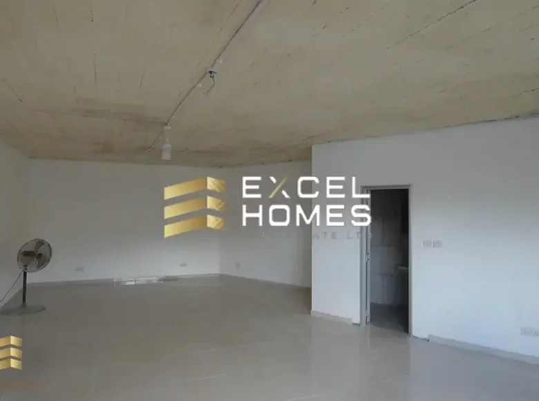 Monthly rental Commercial property 1 bedroom,, Price on request Qormi