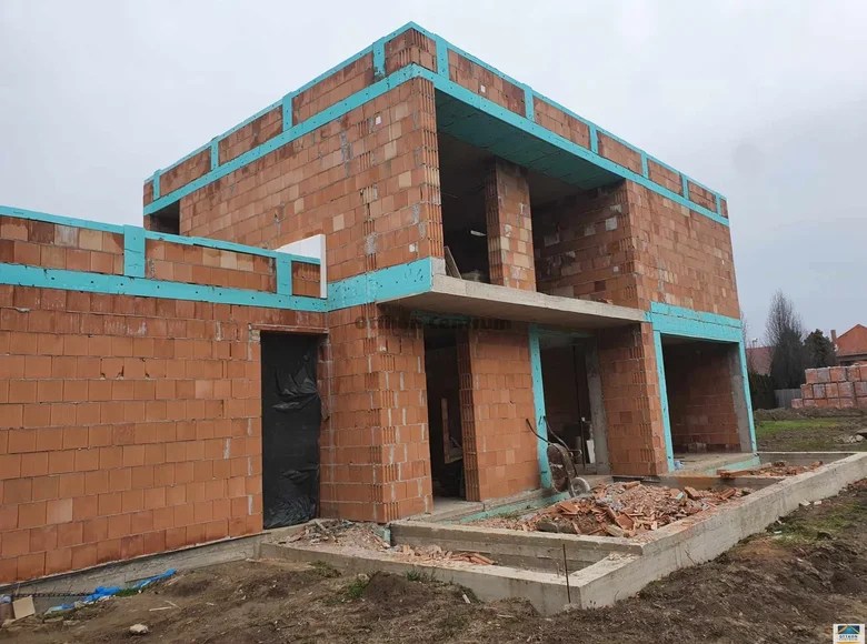 5 room house for sale in Szegedi jaras, Hungary for €437,100 listing