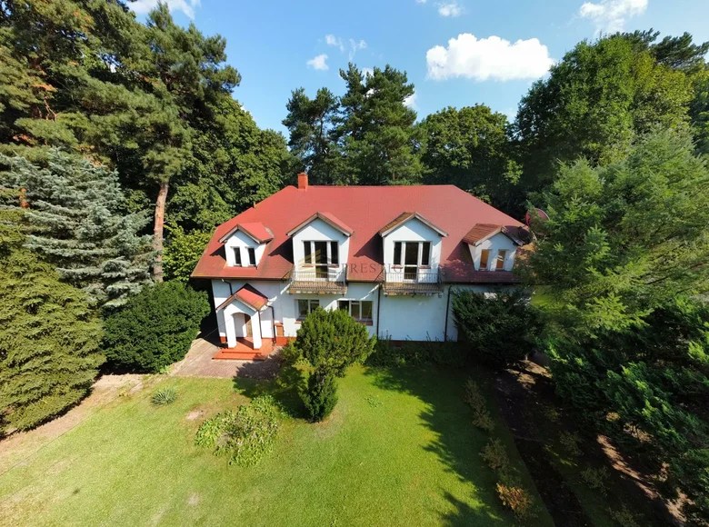 House 10 rooms for sale in KonstancinJeziorna, Poland for €722,180
