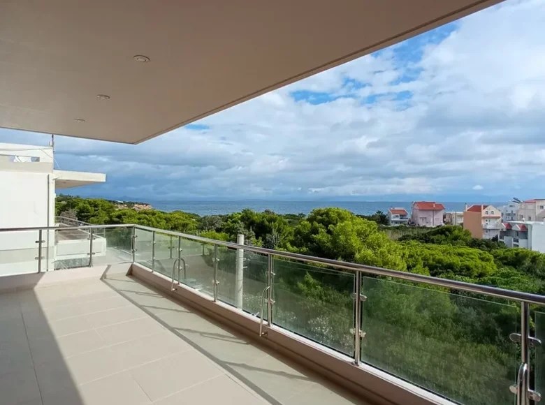 3 room townhouse with sea view, with first coastline for sale in Rafina