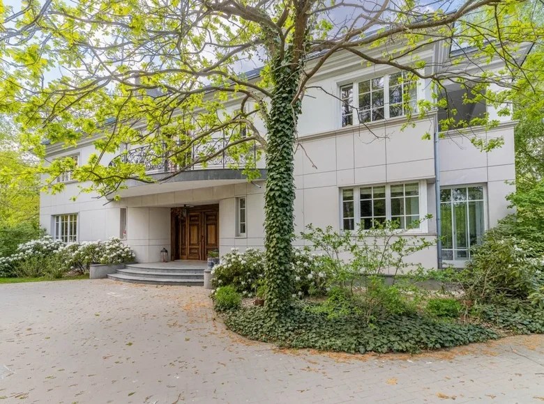 House 10 rooms for sale in KonstancinJeziorna, Poland for €482,581