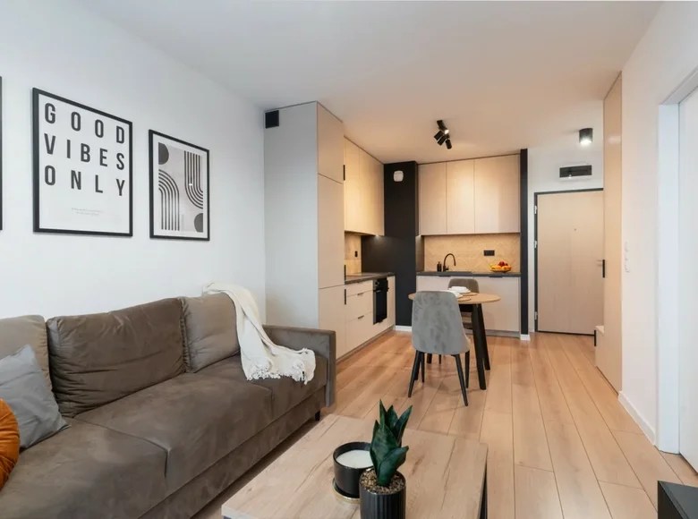 Monthly rental 2 room apartment, 39 m², €880 Warsaw, Poland