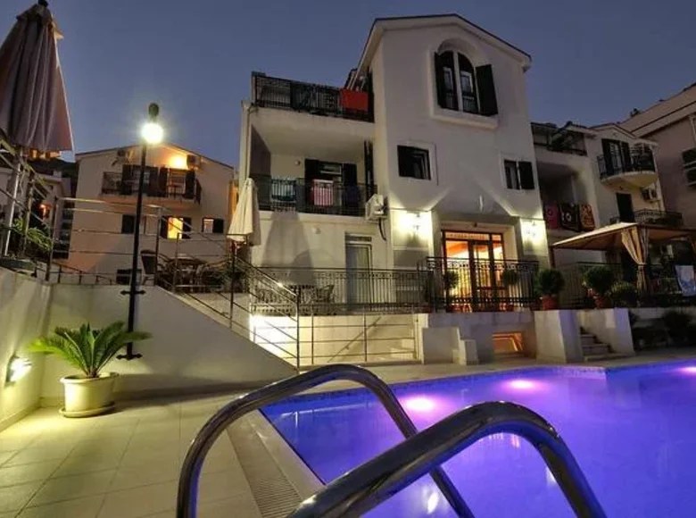 House for sale in Petrovac, Montenegro for €1,600,000 listing 564571