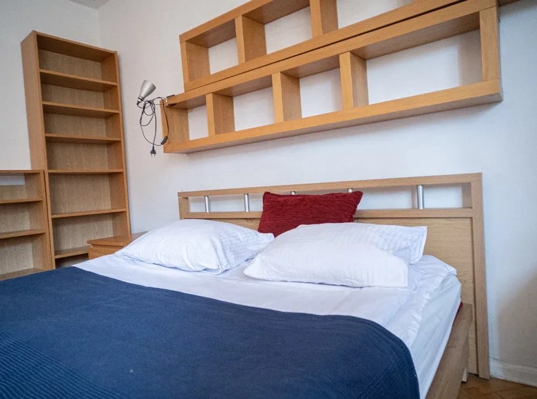 Monthly rental Apartment, 12 m², €582 Warsaw, Poland