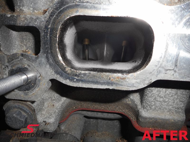 Intake valve/port cleaning machine for effective cleaning of the intake