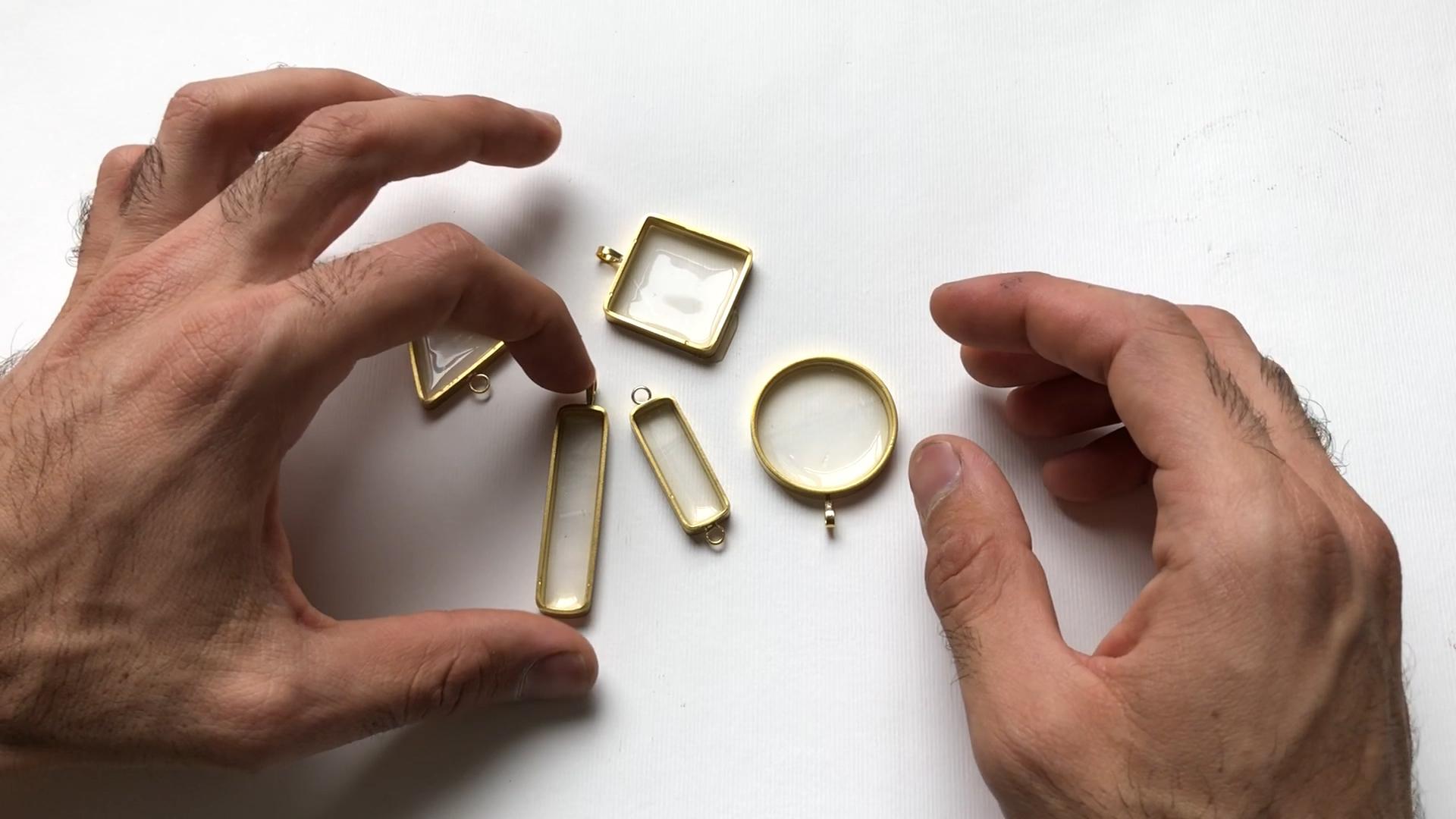 Resin jewelry in the brass frame with glitter Art School Skillshare