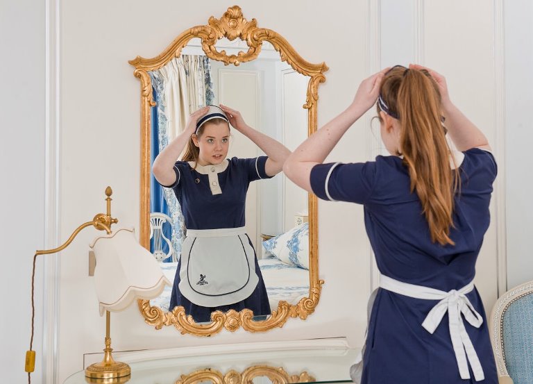 The Queen Needs A Buckingham Palace Cleaner On Salary Of 20,000 Per