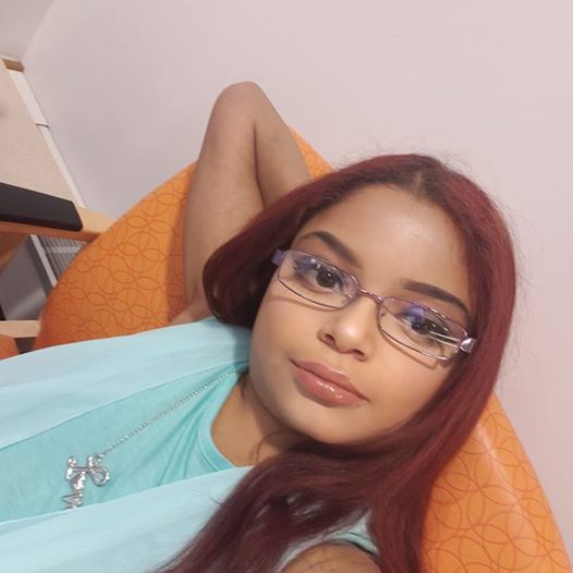 Cette jeune fille est incapable de manger après avoir été impliquée