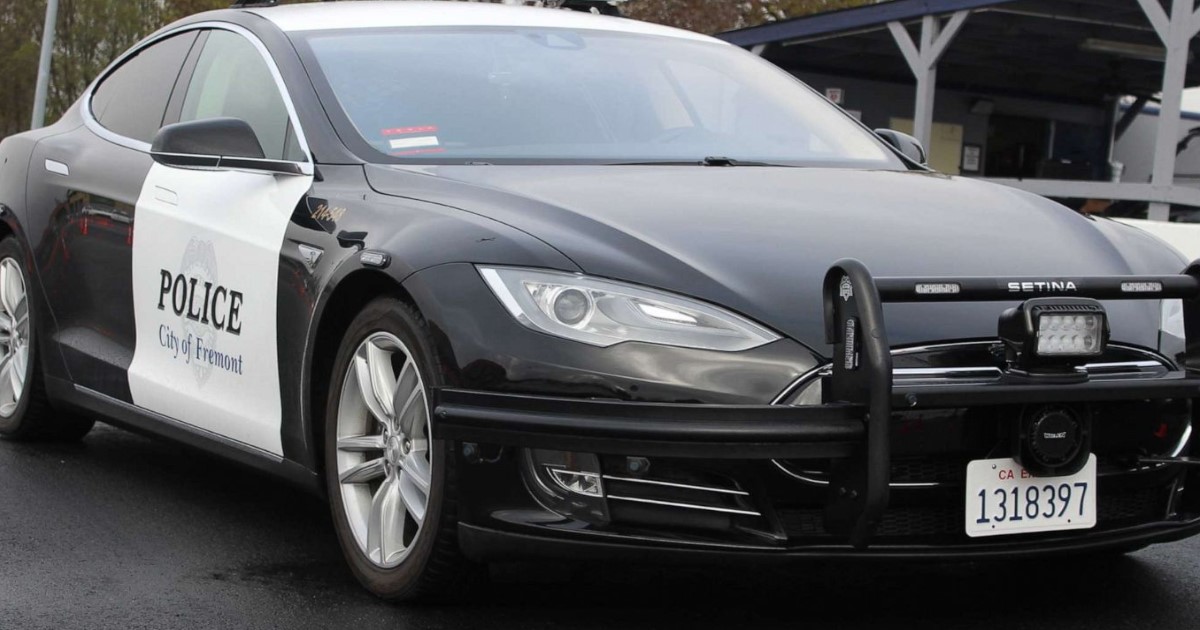 Cop Forced To Give Up A HighSpeed Chase Because His Tesla Patrol Car