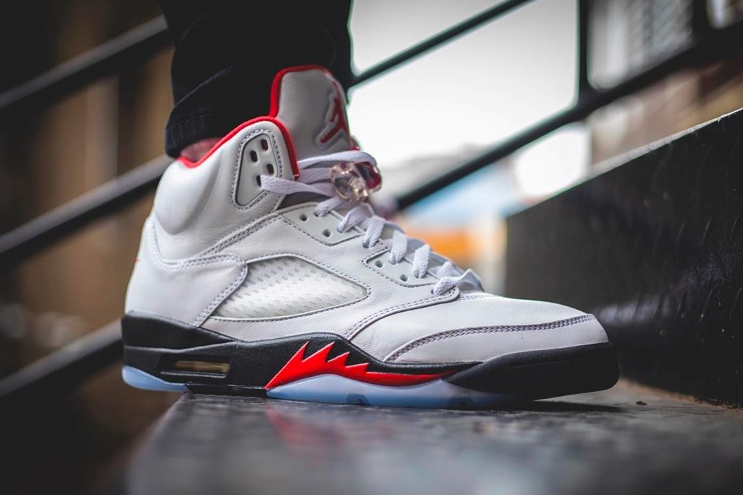 Air Jordan 5 "Fire Red" Scopriamo insieme le prime immagini di questo