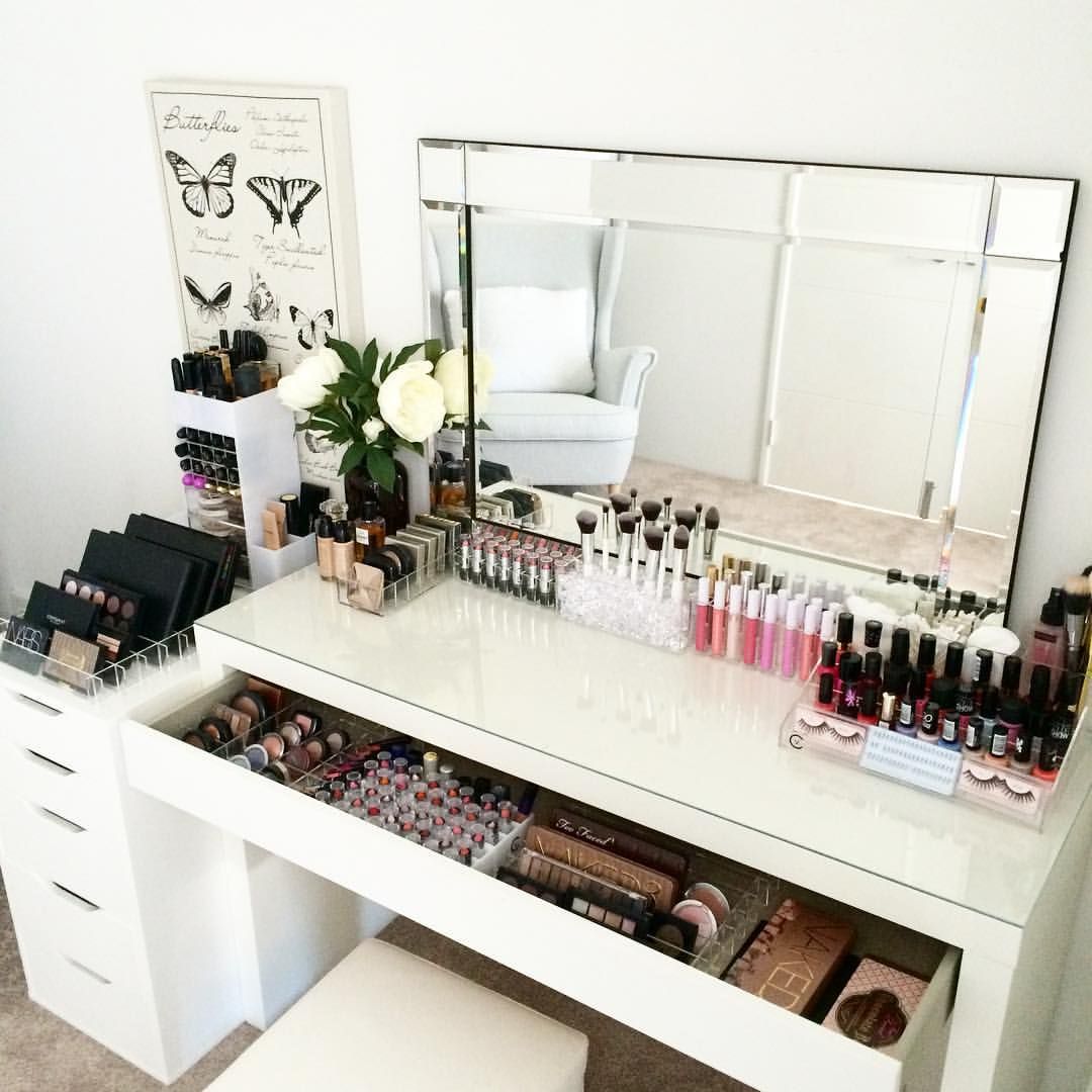 How A Makeup Vanity Completes A Room