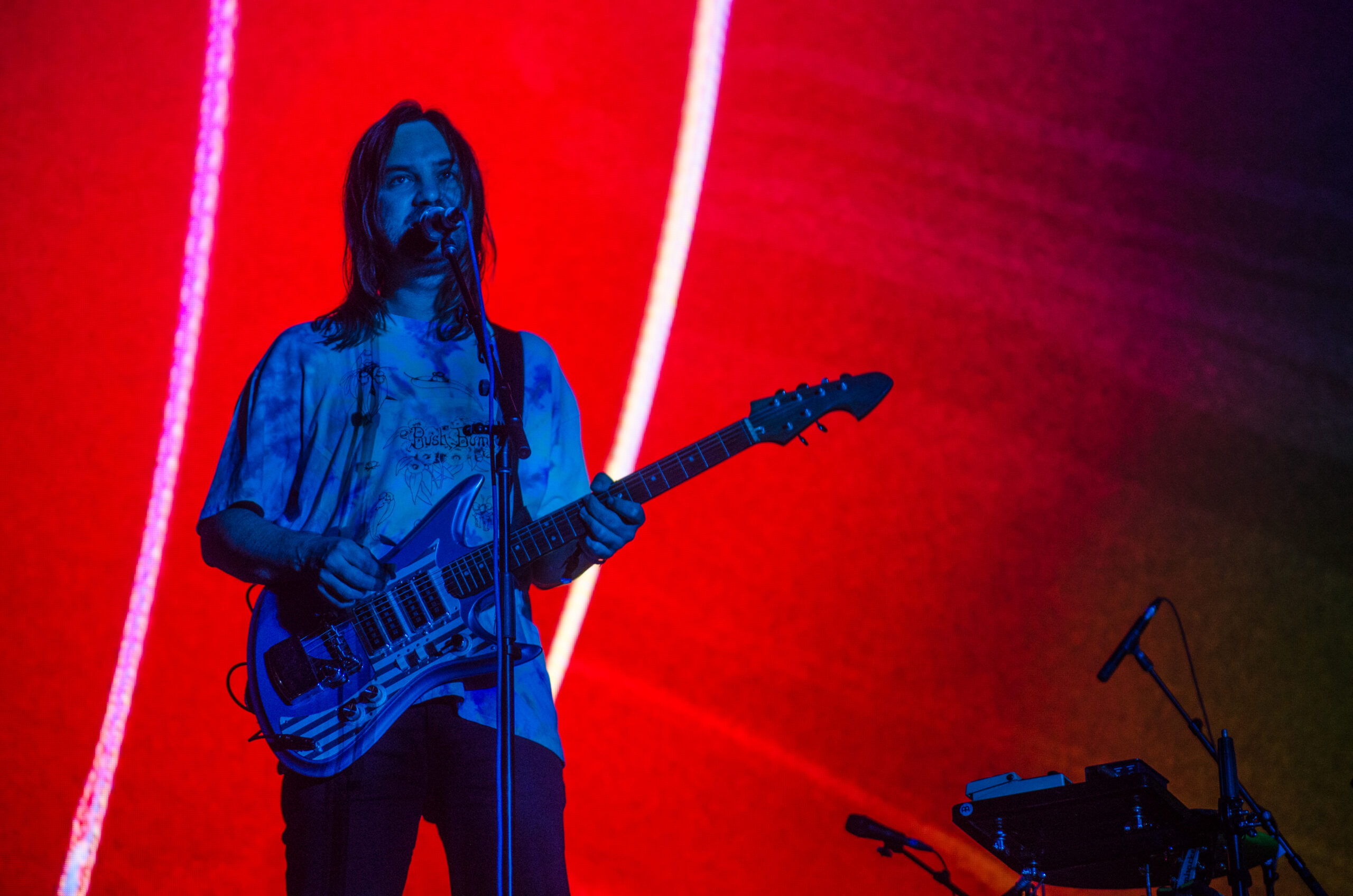 Kevin Parker Spins New Tame Impala Song In Barcelona