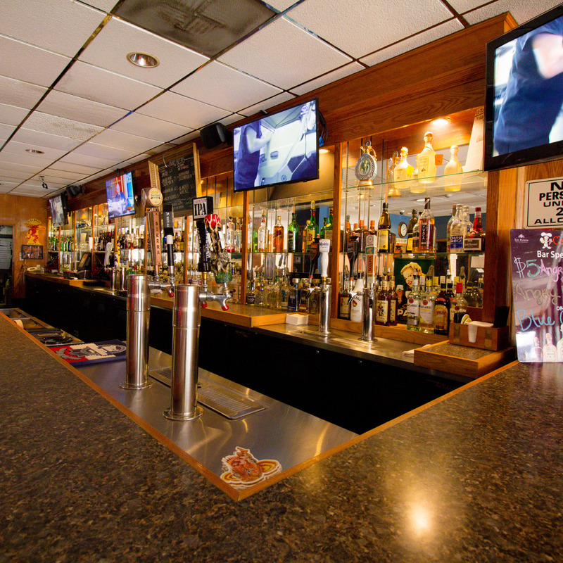 Caps Pizza & Bar Downtown, San Diego, CA