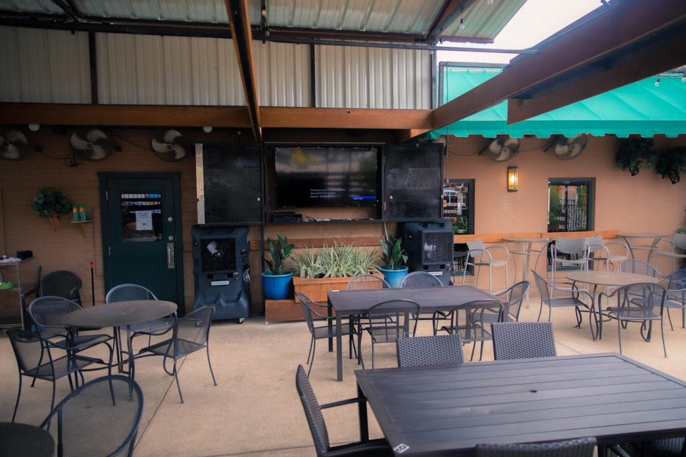 Shaw's Patio Bar & Grill party