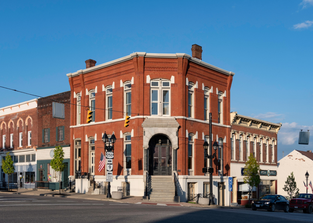 Warmest and Coldest January in Harrison County, Ohio History Stacker