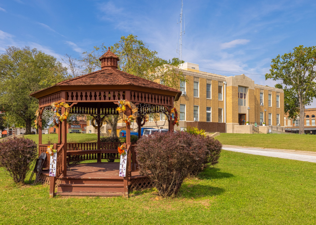 Warmest and Coldest January in Hamilton County, Illinois History Stacker