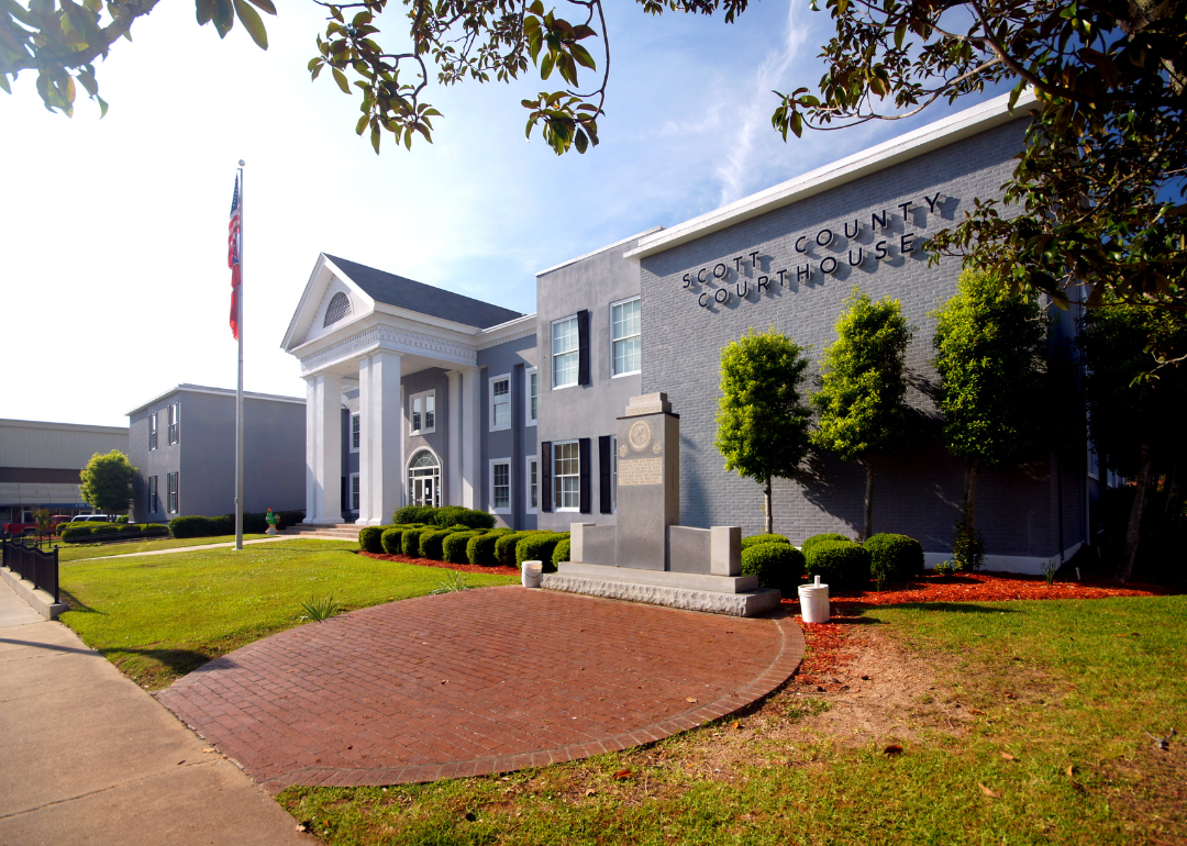 Warmest and Coldest Februaries in Scott County, Mississippi History