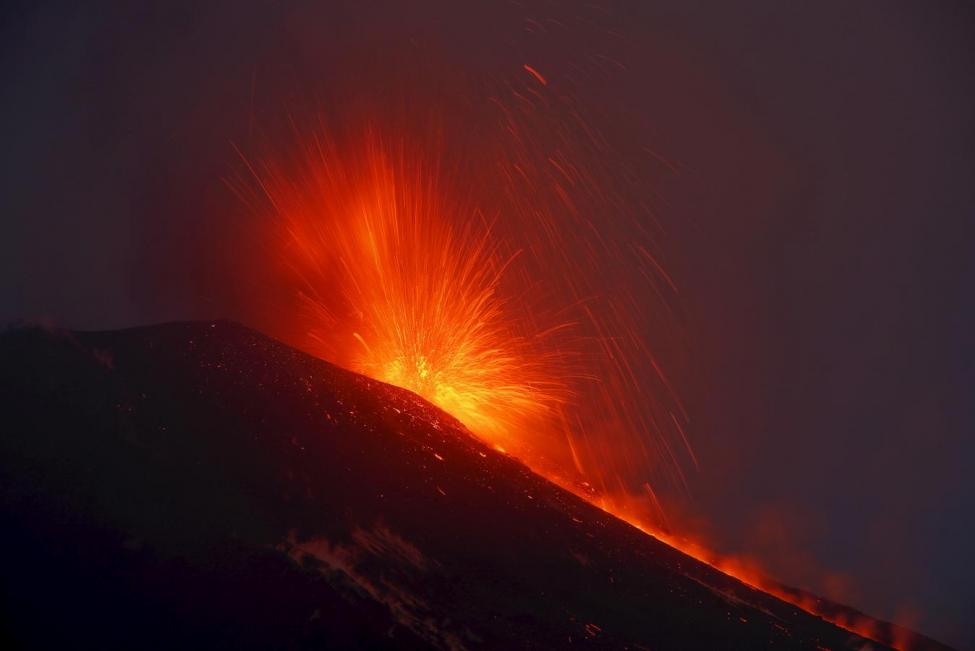 VIDEO. Vulkaan Etna op Sicilië spuwt opnieuw lava De Standaard