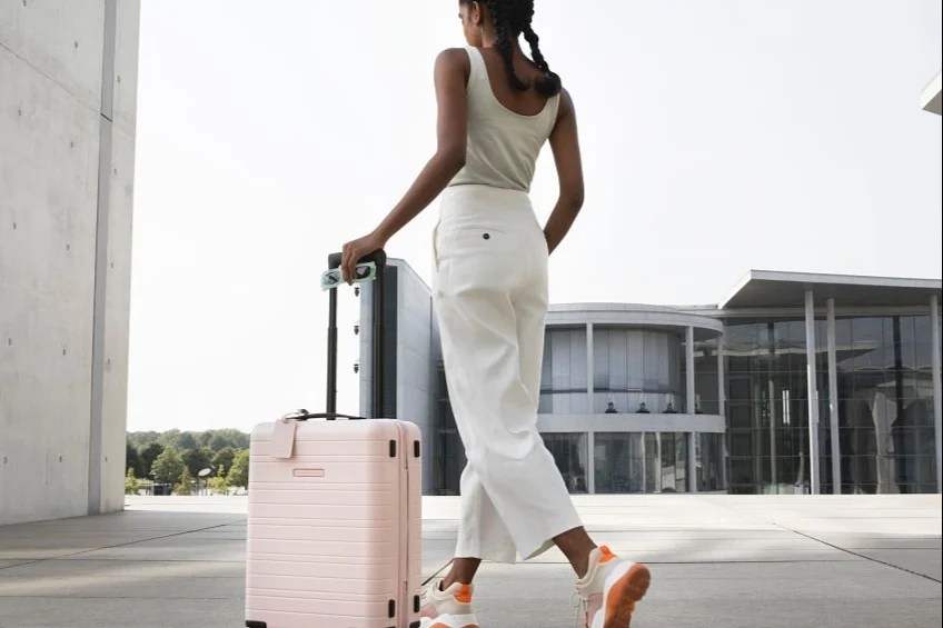 20 Best Luggage Brands 2023 Samsonite, Tumi, Rimowa, And More
