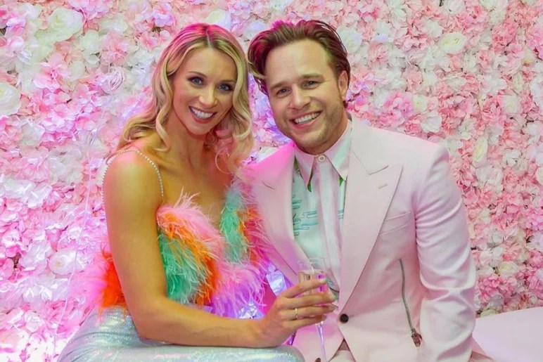 Olly Murs engaged to girlfriend Amelia Tank after romantic beach