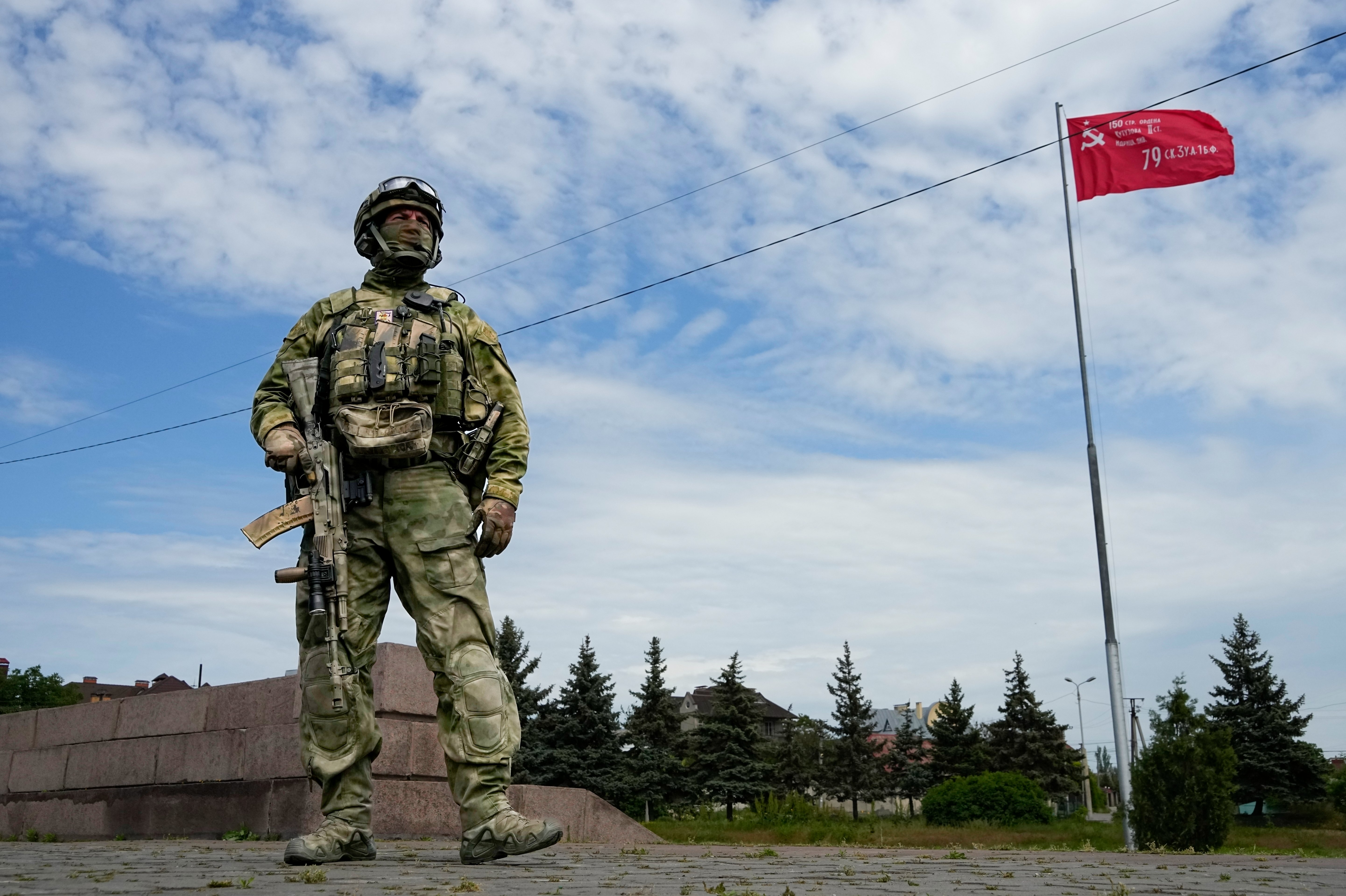 Ukraine announces advances in Kherson as missiles kill.