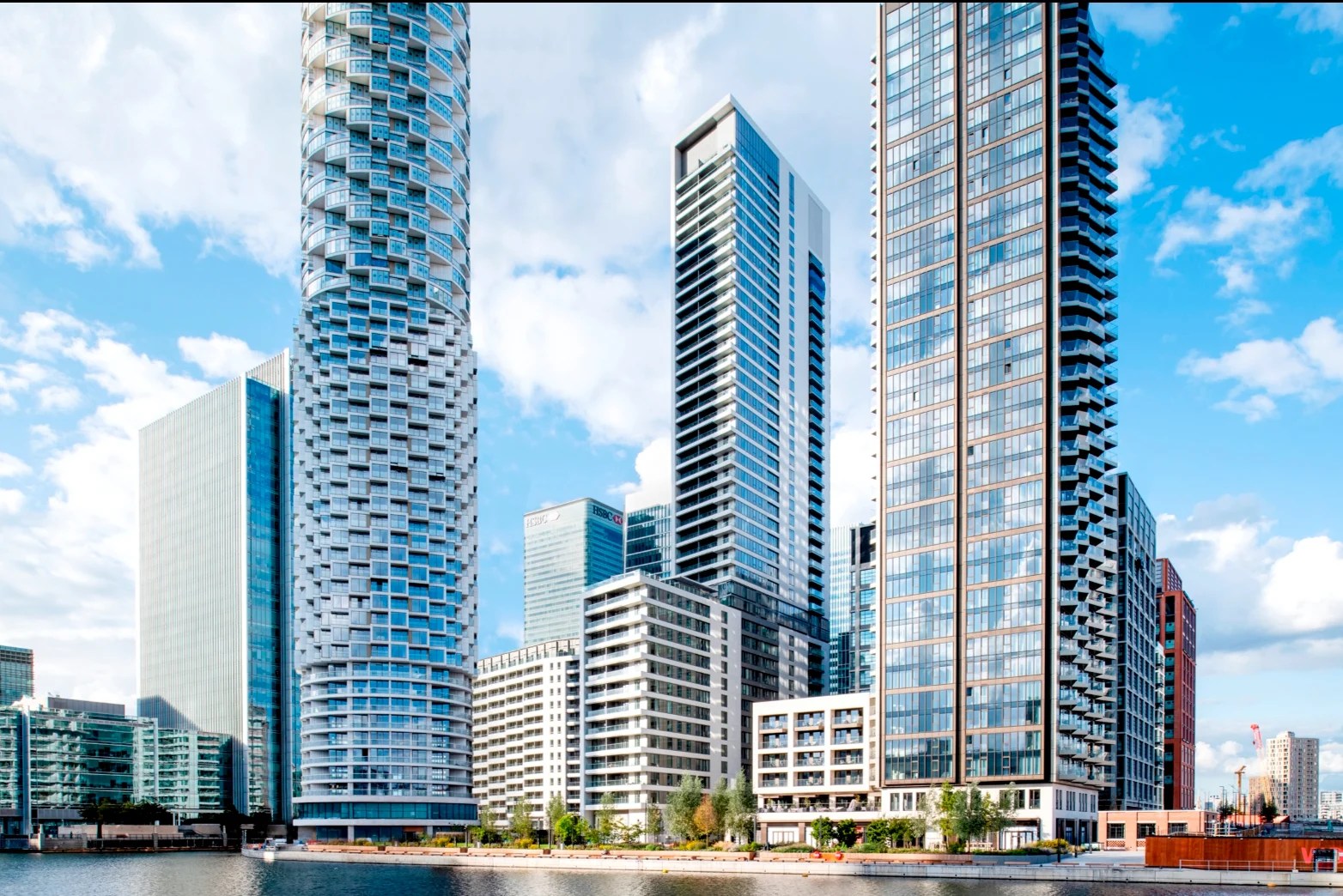 Canary Wharf’s 484home tower named London’s best large housing scheme